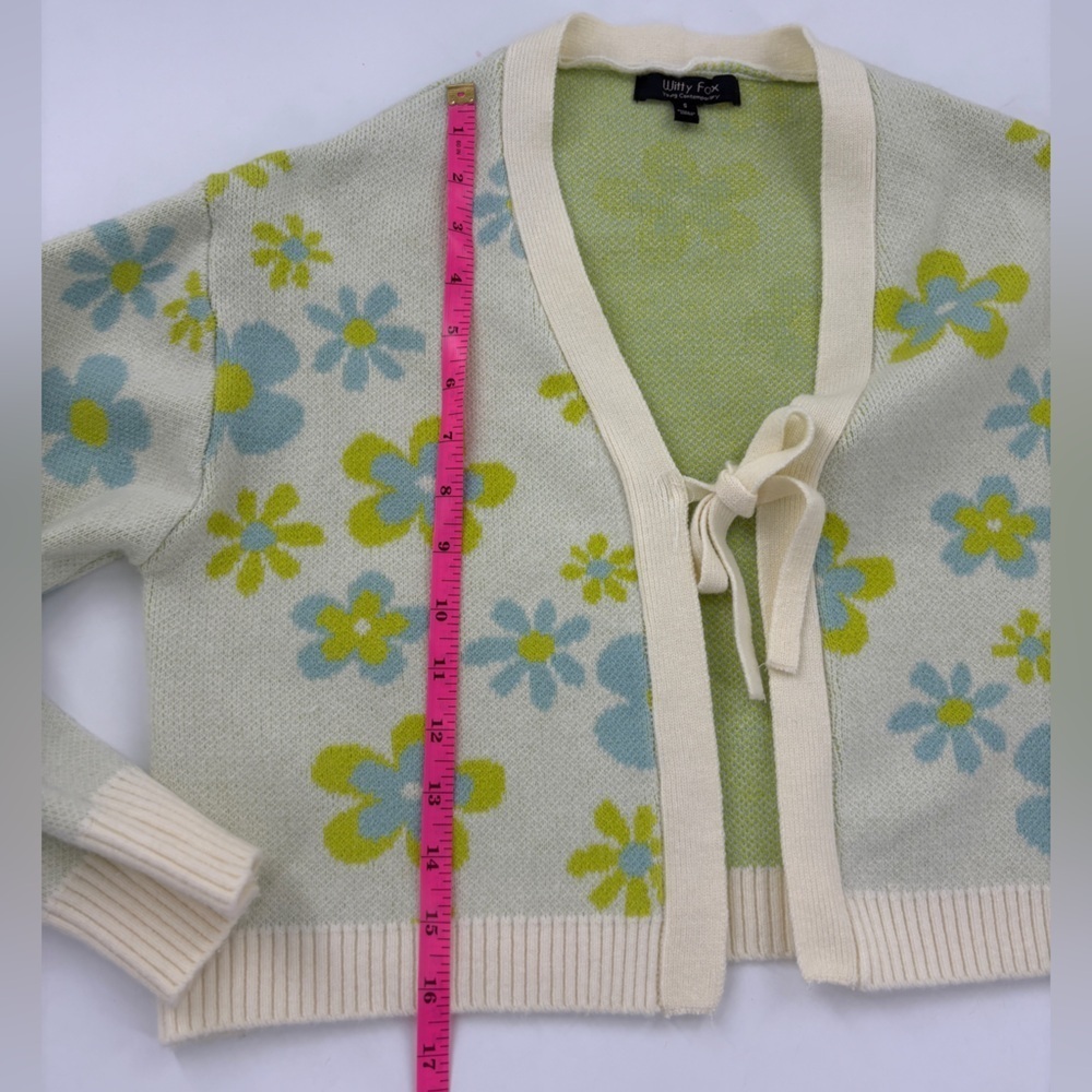Witty Fox floral Green and Blue crop cardigan - Picture 4 of 7